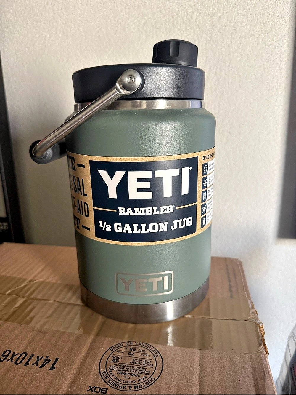 YETI Rambler 1/2 Gallon Jug Camp Green New